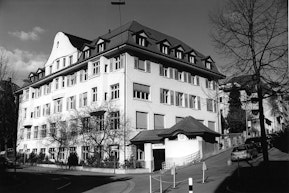Schulhaus an der Scheuchzerstrasse 2 in Zürich