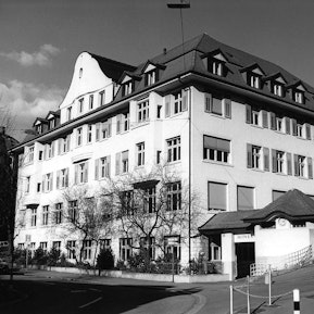 Schulhaus an der Scheuchzerstrasse 2 in Zürich Schulhaus an der Scheuchzerstrasse 2 in Zürich