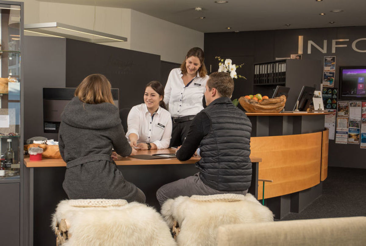 Während Deiner Ausbildung bist du 1.5 Jahre in Schweizer Praktikumsbetrieben