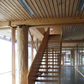 BZW Lyss - ein Gebäude mit viel Holz BZW Lyss - ein Gebäude mit viel Holz