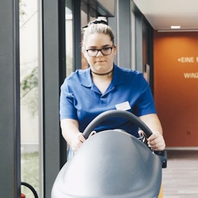 Fachmann/-frau Hauswirtschaft EFZ Fachmann/-frau Hauswirtschaft EFZ