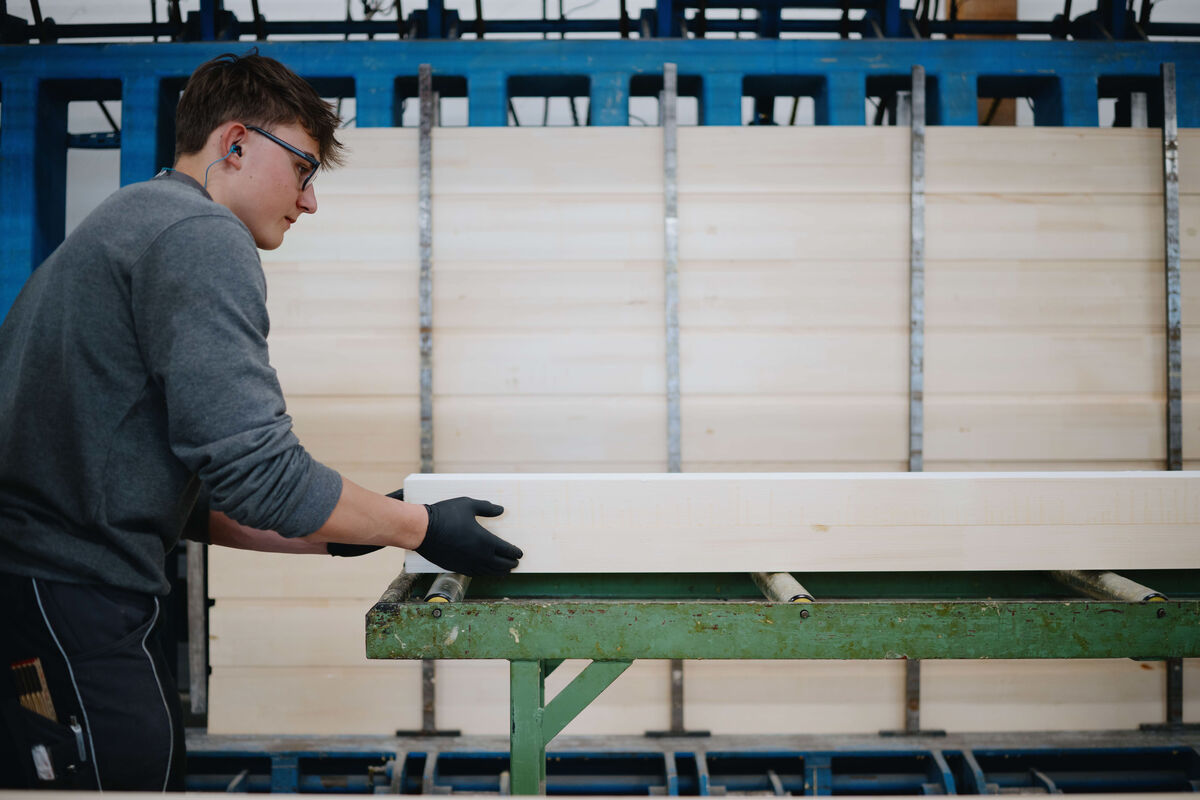 Lernende beim Arbeiten